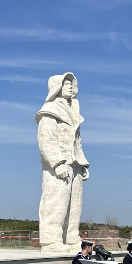 il monumento ai caduti del mare